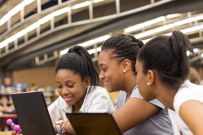 Programa britânico irá selecionar projetos estudantis, com foco em meninas negras, para receber apoio financeiro