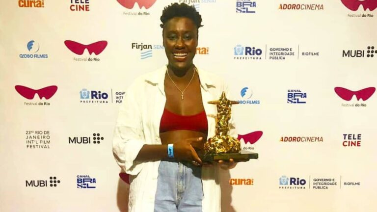 Tati Villela recebe prêmio de melhor atriz no  Festival do Rio