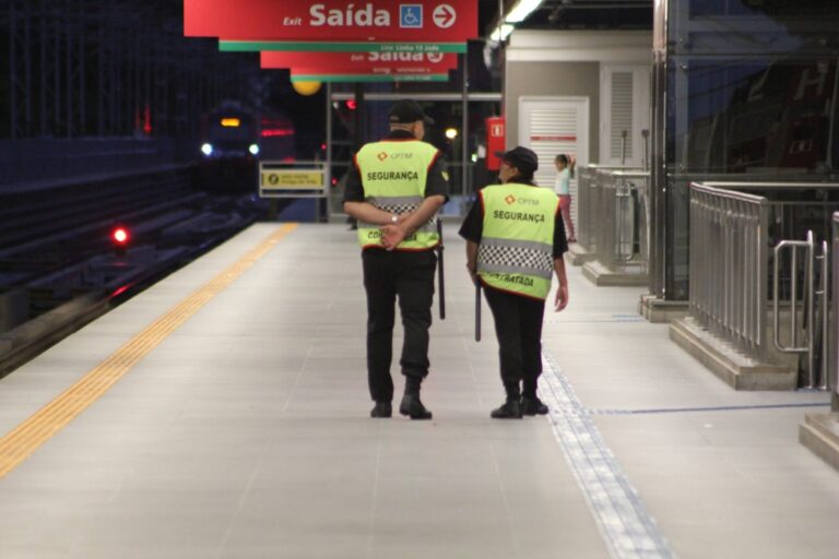 Passageiros são agredidos por seguranças da CPTM por fazerem ‘batalha de rimas’ no trem