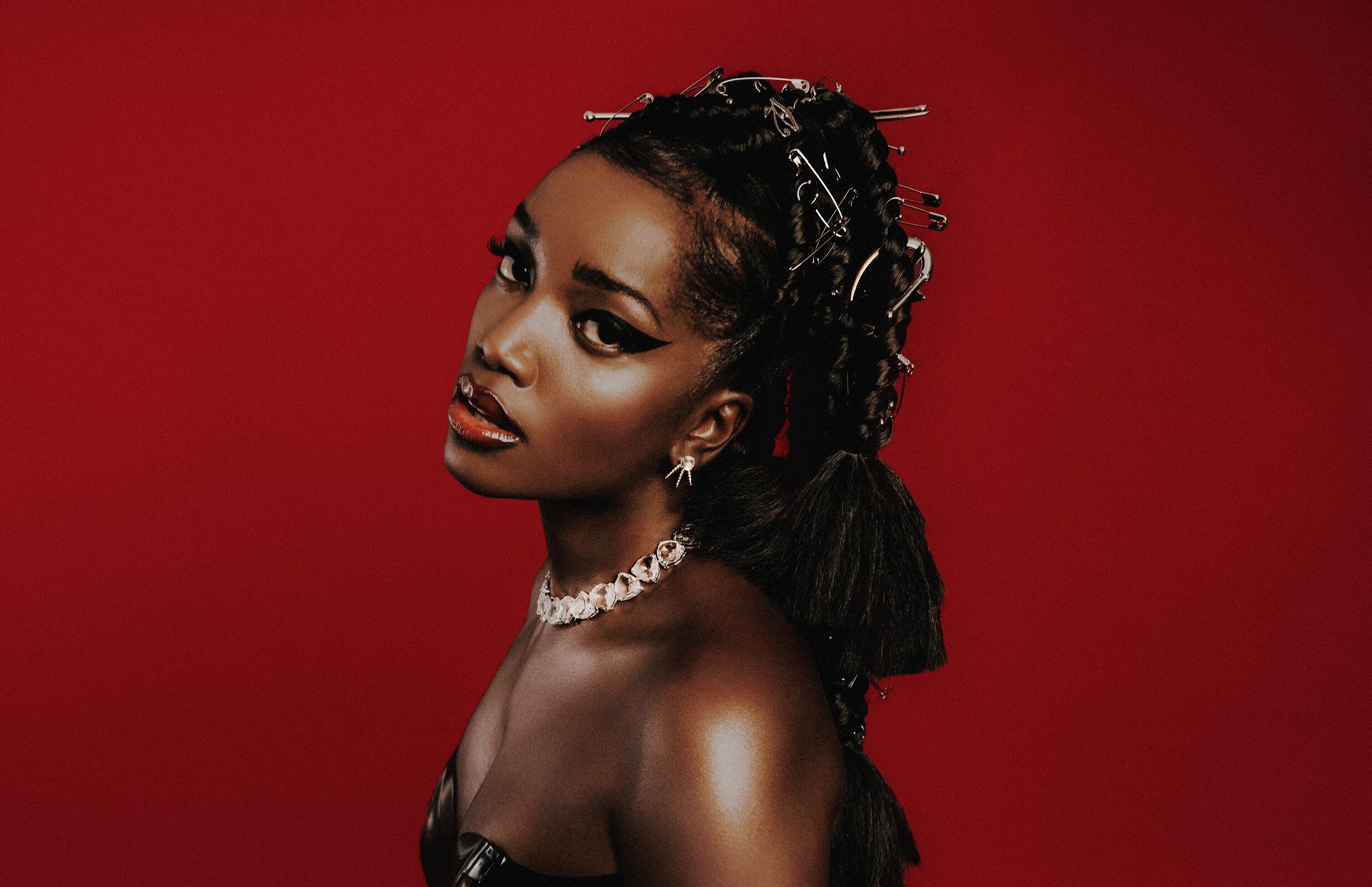 IZA anuncia lançamento de seu segundo álbum musical - Mundo Negro