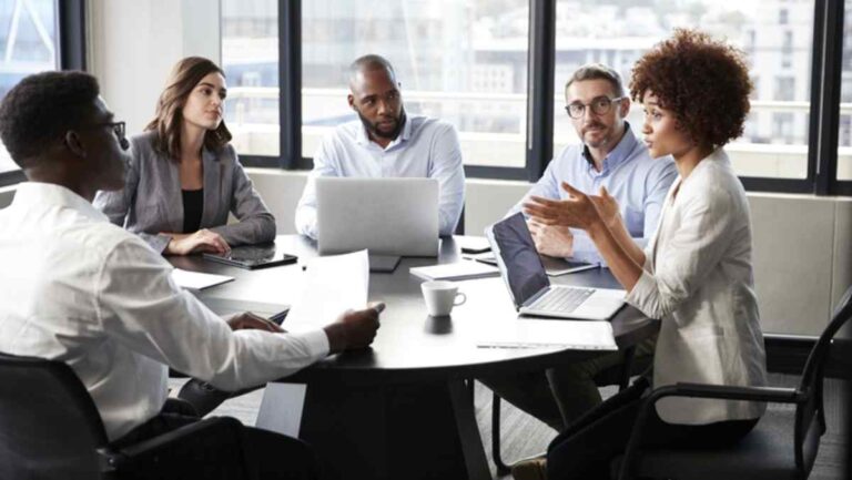 85% dos profissionais negros acreditam enfrentar dificuldade para conquistar oportunidades no mercado de trabalho 85% dos profissionais negros acreditam enfrentar dificuldade para conquistar oportunidades no mercado de trabalho