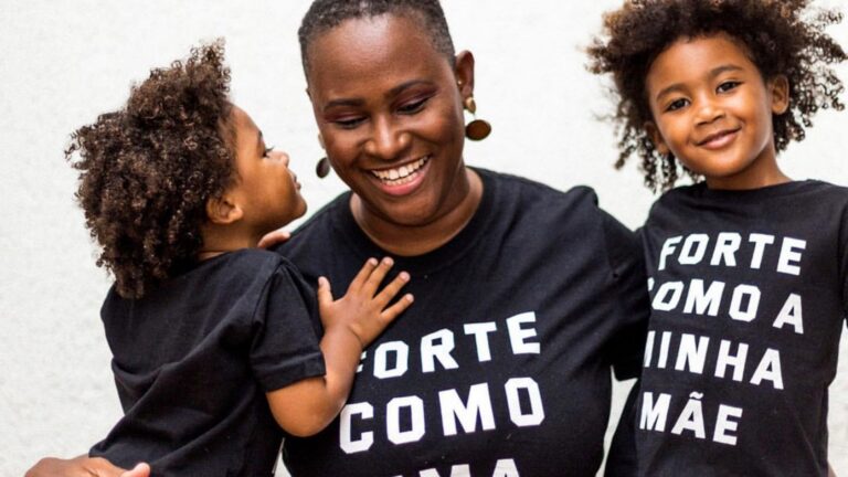7 perfis de mães pretas para seguir e se inspirar