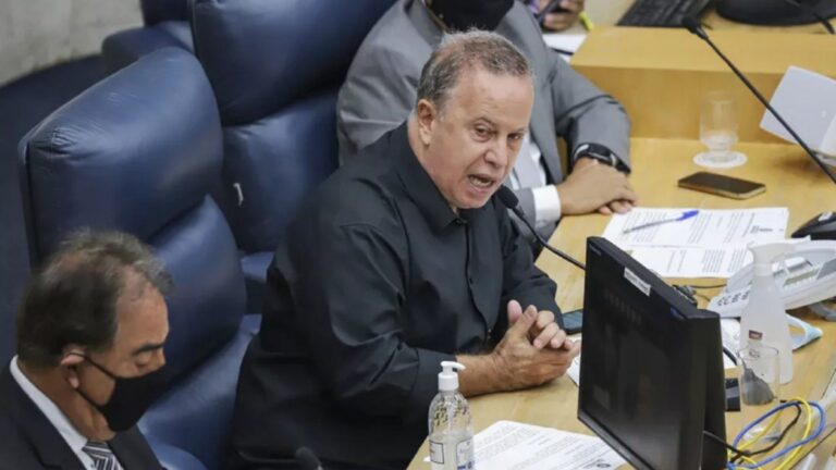 Vereador Camilo Cristófaro é desfiliado do PSB após fala racista na Câmara de SP