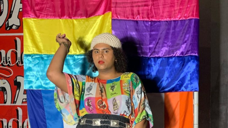 Ágata Pauer perde voo e acusa funcionários da LATAM de transfobia por não reconhecerem o nome social