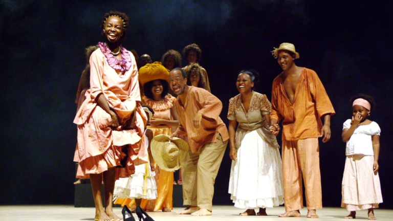 Coletivo Ação Zumbi realiza espetáculo “Amor, Negro Amor” sobre a solidão da mulher negra, em Santa Catarina