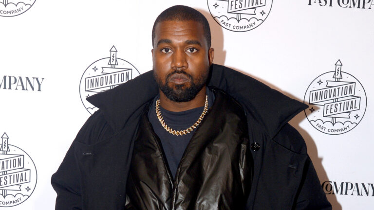 Kanye West defende coleção após críticas