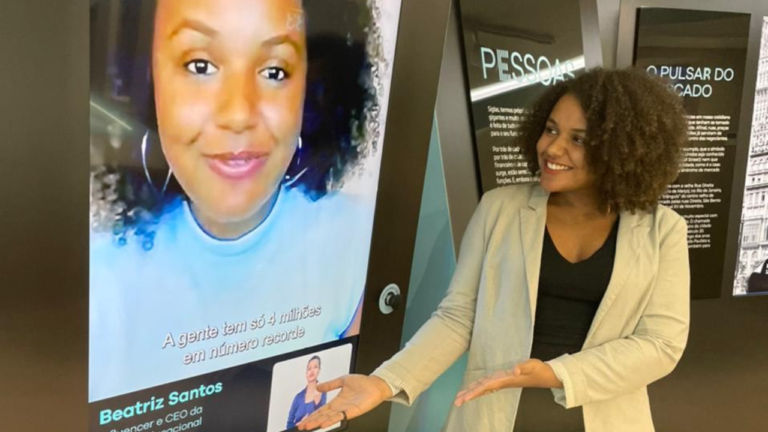 Bia Santos é homenageada no Museu da Bolsa de Valores do Brasil Bia Santos é homenageada no Museu da Bolsa de Valores do Brasil