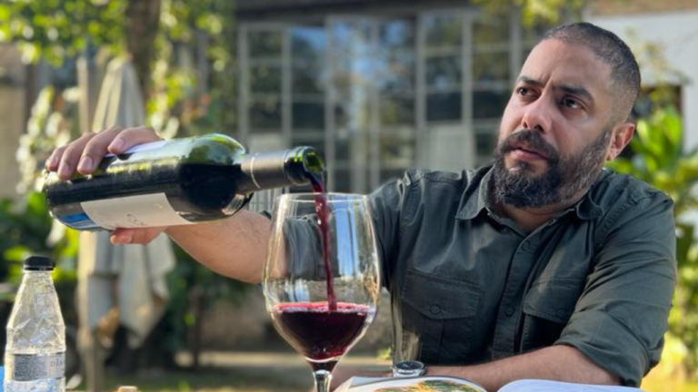 “O vinho mudou minha vida”, afirma Renato Neves, eleito Melhor Sommelier do Brasil