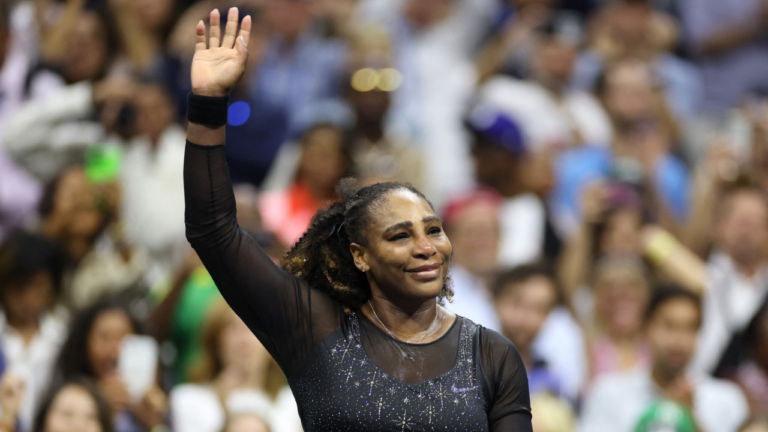 Michelle Obama, Tiger Woods e Oprah Winfrey homenageiam Serena Williams em último jogo da carreira