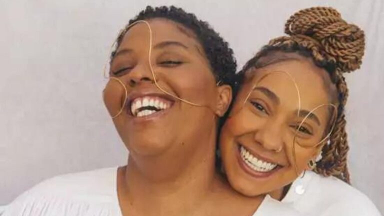 Luz Ribeiro e Mel Duarte estrelam espetáculo sobre relação entre mulheres negras e o riso