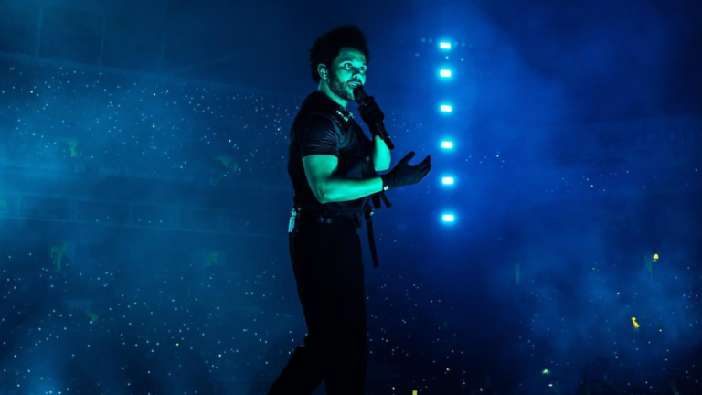 The Weeknd interrompe show em Los Angeles ao perder a voz: “Isso está me matando”