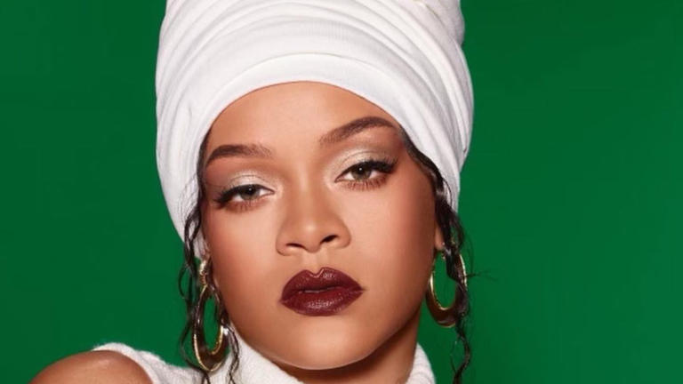 Rihanna ajuda a limpar o restaurante após jantar entre amigas, diz site
