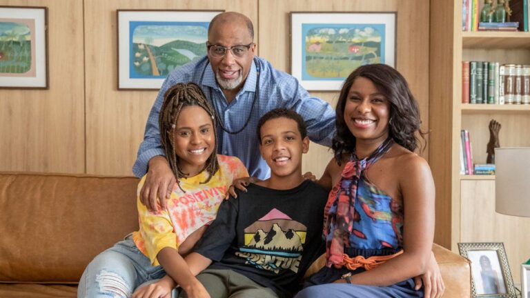 “Estávamos desejosos por ver uma família como essa”: Indira Nascimento celebra família negra de classe média em novela