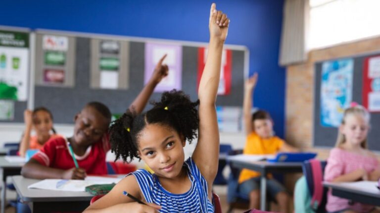 Projeto brasileiro receberá US$ 10 milhões para investir em educação pública antirracista Projeto brasileiro receberá US$ 10 milhões para investir em educação pública antirracista