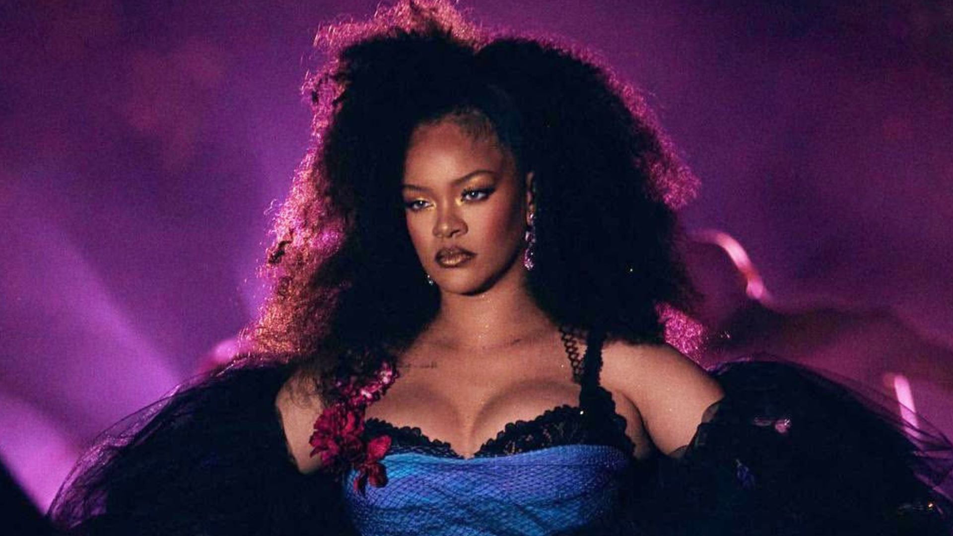 Com foco no varejo, Rihanna deixa comando executivo da Savage x Fenty