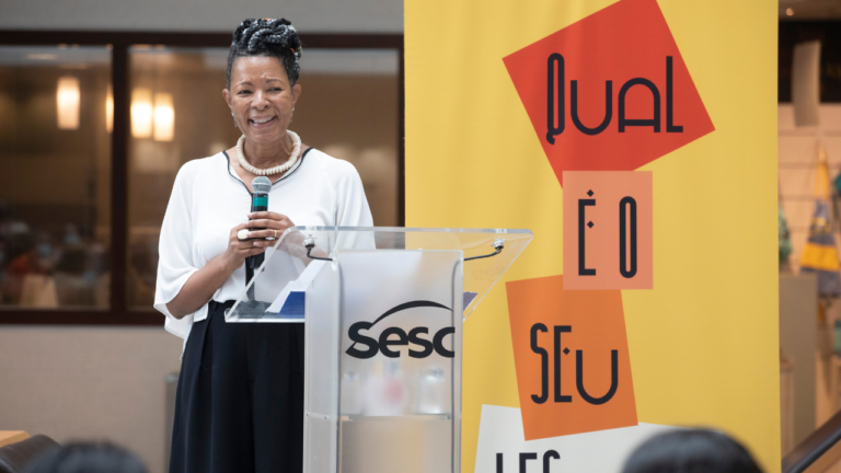 Educadora social Bel Santos Mayer apresenta legado de “Vidas Negras” em exposição do Museu da Pessoa