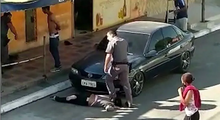 Policial Militar que pisou em pescoço de uma mulher negra é condenado pela Justiça de SP
