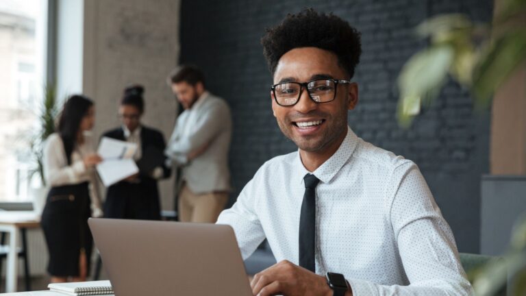 Programa gratuito de desenvolvimento de lideranças negras na administração pública abre novas inscrições Programa gratuito de desenvolvimento de lideranças negras na administração pública abre novas inscrições