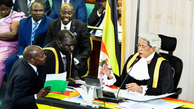 Parlamento da Uganda aprova lei que prevê pena de morte para homossexuais