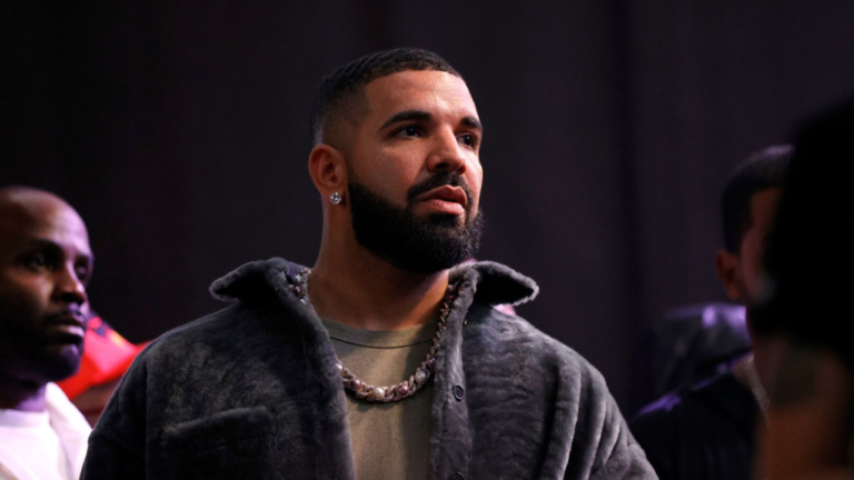 Alegando “circunstâncias imprevistas”, Drake cancela show que faria neste domingo (26) no Lollapalooza