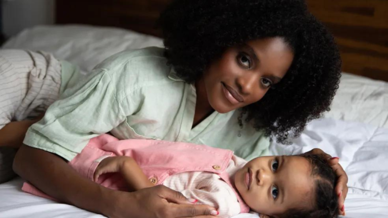 “Faço questão de mostrar de onde nós viemos”, ressalta Ingrid Silva sobre a importância de mostrar referências negras para a filha