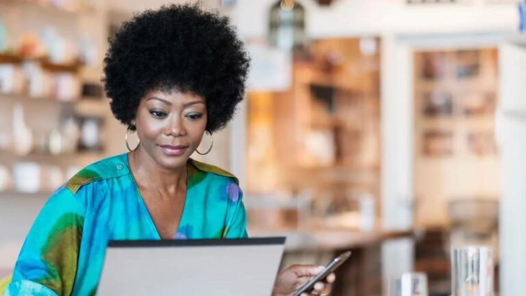 BEES, plataforma da Ambev, promove formação gratuita em tecnologia para mulheres pretas BEES, plataforma da Ambev, promove formação gratuita em tecnologia para mulheres pretas