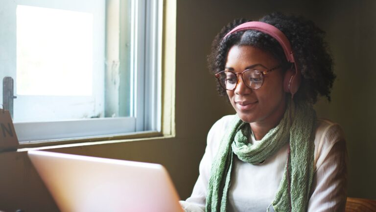 Feira de educação orienta jovens negros a ingressarem em universidades dos Estados Unidos Feira de educação orienta jovens negros a ingressarem em universidades dos Estados Unidos