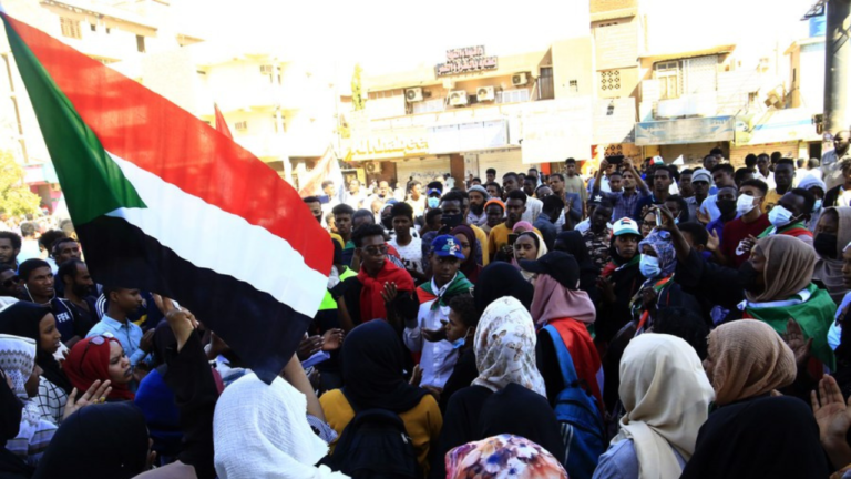 A frágil democracia no Sudão: país passa por tentativa de tomada de poder por grupo paramilitar
