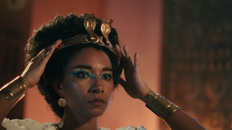 Chefe de Antiguidades do Egito afirma que representar Cleópatra como mulher negra é “uma falsificação histórica”