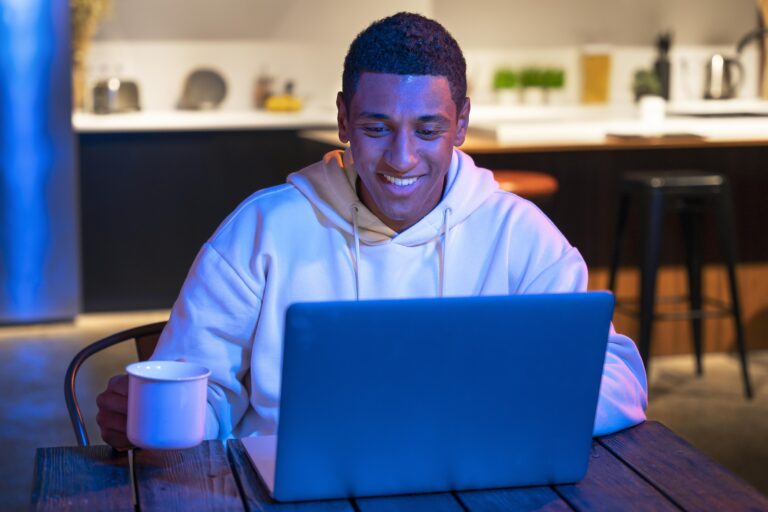 Movimento Black Money promove painel online para debater mercado de trabalho e futuro para comunidade negra Movimento Black Money promove painel online para debater mercado de trabalho e futuro para comunidade negra