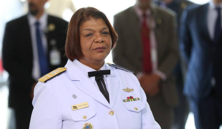 <strong>Maria Cecília se torna a primeira mulher negra almirante da Marinha</strong>