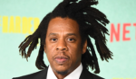 Jay-Z se apresenta na exposição Basquiat x Warhol da Fundação Louis Vuitton, em Paris