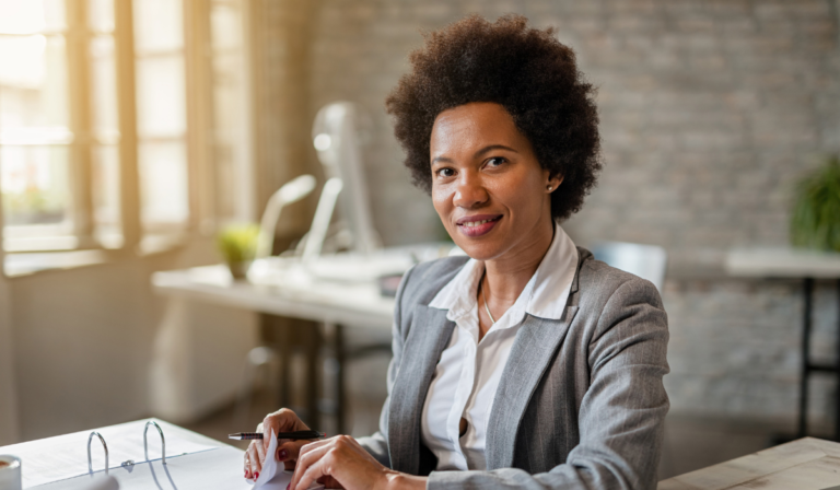 Instituto Mulheres do Imobiliário disponibiliza bolsas de estudos gratuitas para capacitação de mulheres negras Instituto Mulheres do Imobiliário disponibiliza bolsas de estudos gratuitas para capacitação de mulheres negras