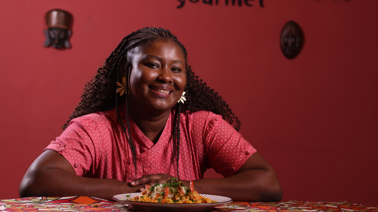 Dona do restaurante Afro Gourmet, do RJ, chef Dandara Batista tem história  contada no livro 'Receita de Vida' - Mundo Negro