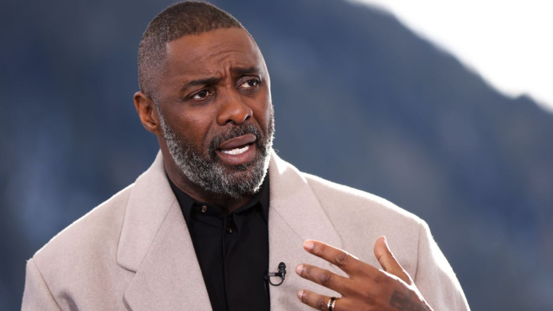 Idris Elba vai lançar documentário sobre as desigualdades enfrentadas por  artistas negros na indústria da música - Mundo Negro
