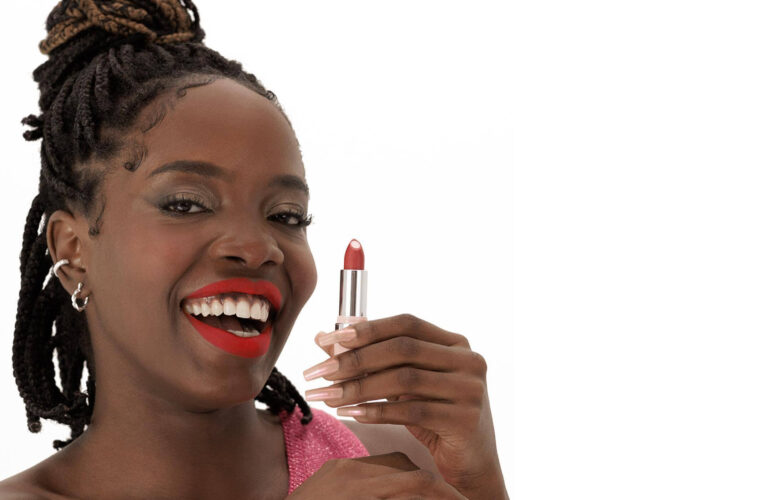 Tratamake: a nova linha de maquiagem da Avon oferece benefícios para lábios e pele negra, como suavização de marcas e linhas, anti oleosidade e super hidratação