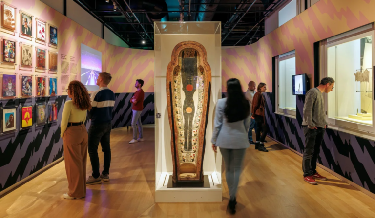 <strong>Autoridades egípcias proíbem museu holandes de escavações por exposição “afrocêntrica” que liga Beyoncé e Rihanna ao Egito Antigo</strong>
