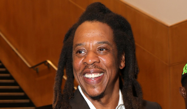 Jay-Z se torna o primeiro homem negro com dez álbuns solo Multi-Platina