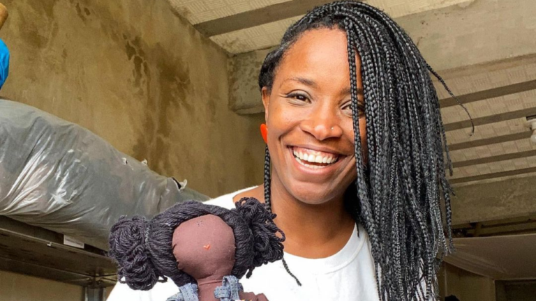 ‘Era Uma Vez o Mundo’ prorroga campanha de financiamento coletivo para realizar a primeira fábrica de bonecas negras do Brasil