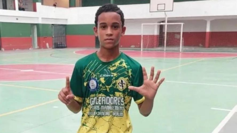 Adolescente de 13 anos é morto pela Polícia Militar durante operação na Cidade de Deus, Rio de Janeiro