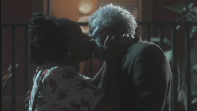 ‘Amor perfeito’: Beijo entre Celeste e Ivamar, dois idosos, abre caminho de possibilidades de afetos entre pessoas negras