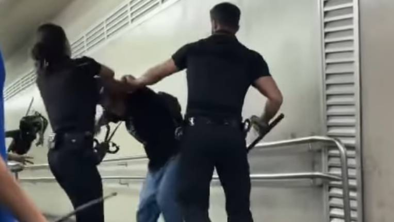 Homem em situação de rua é agredido por seguranças do metrô na estação Tucuruvi, em São Paulo