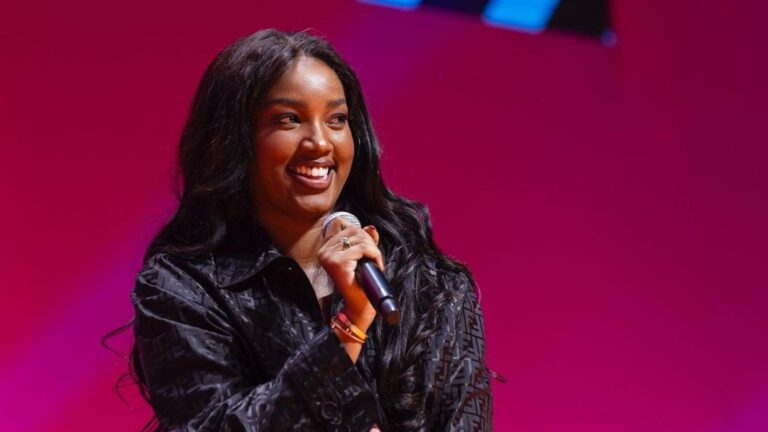 Iza anuncia segunda edição do edital que premia afroempreendedores, em festival de inovação Iza anuncia segunda edição do edital que premia afroempreendedores, em festival de inovação