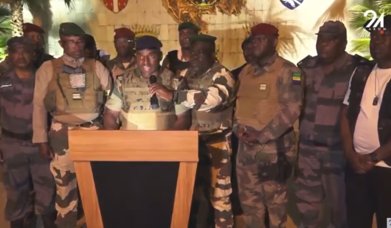 Militares do Gabão, maior produtor de petróleo da áfrica, tomam o poder e põe fim em regime de 56 anos