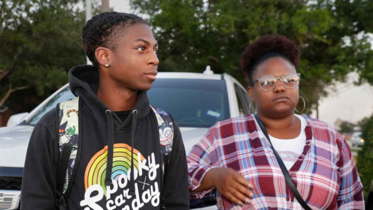 Estudante negro é suspenso de escola no Texas, nos EUA, devido à discriminação racial baseada em seu cabelo