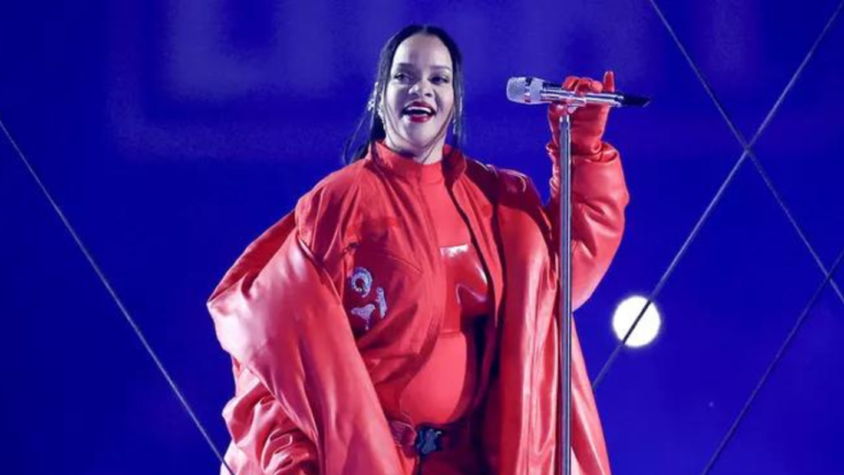 Rihanna está planejando turnê mundial com novas músicas em 2024, diz site