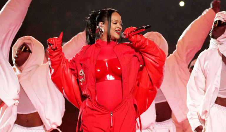 Rumores que Rihanna está planejando turnê mundial são “falsos”, afirma fonte da Billboard
