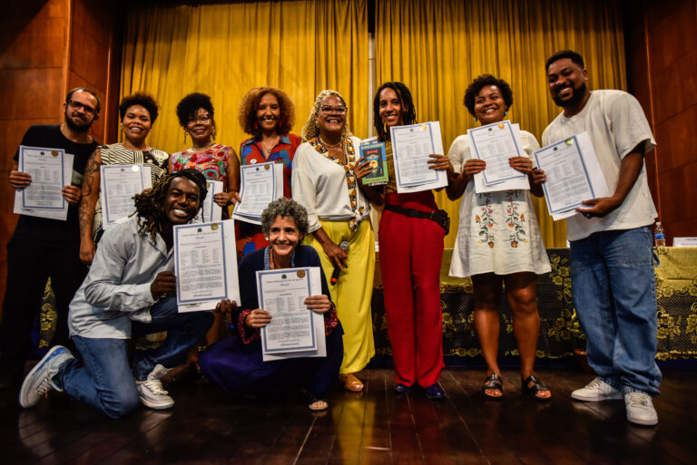 Vereadora Mônica Cunha prestigia comunicadores e veículos antirracistas com homenagem, no RJ