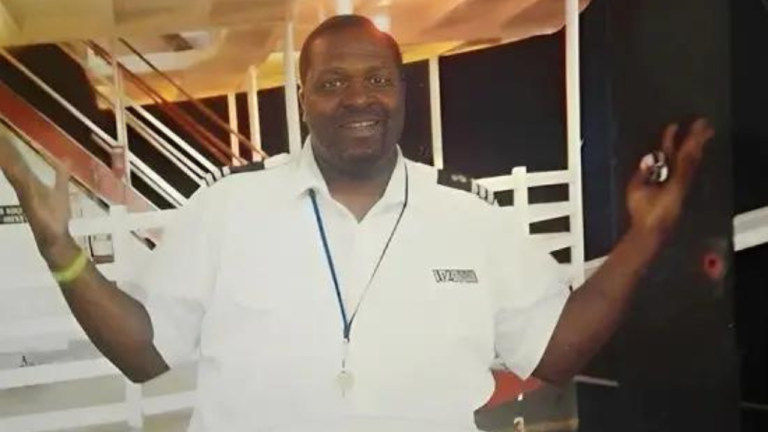 Co-capitão do barco negro atacado por grupo branco em Montgomery, nos EUA, enfrenta acusações de agressão pelo incidente