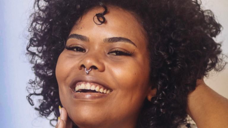 Primeira mulher negra a assinar uma criação da Disney Brasil, Maíra Oliveira estreia série “A Magia de Aruna” em novembro